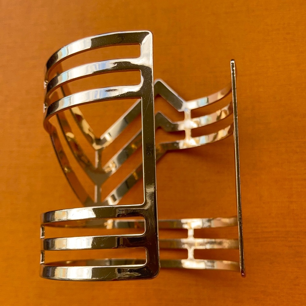 Gold statement cuff - Picture 3 of 4
